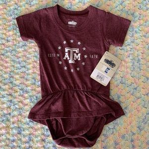 ✨3 for $25✨ NWT A&M skirted onesie